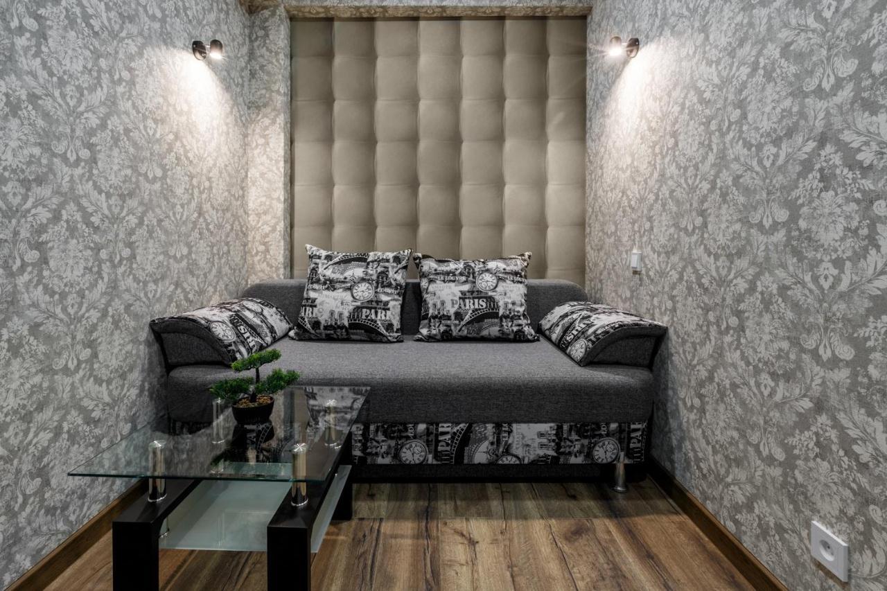Apartment In The Center! Panoramic Windows! Fireplace! キシナウ エクステリア 写真