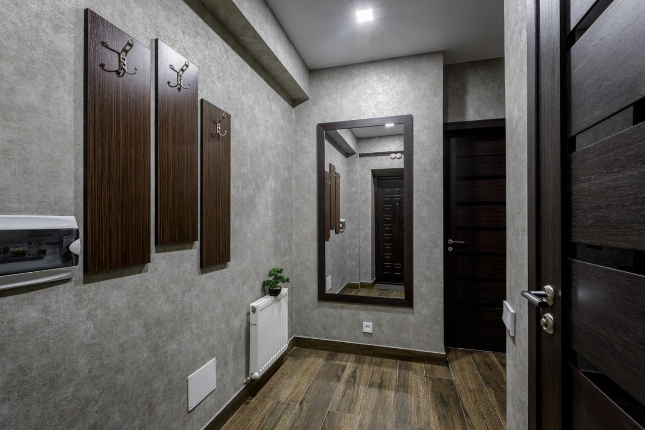 Apartment In The Center! Panoramic Windows! Fireplace! キシナウ エクステリア 写真